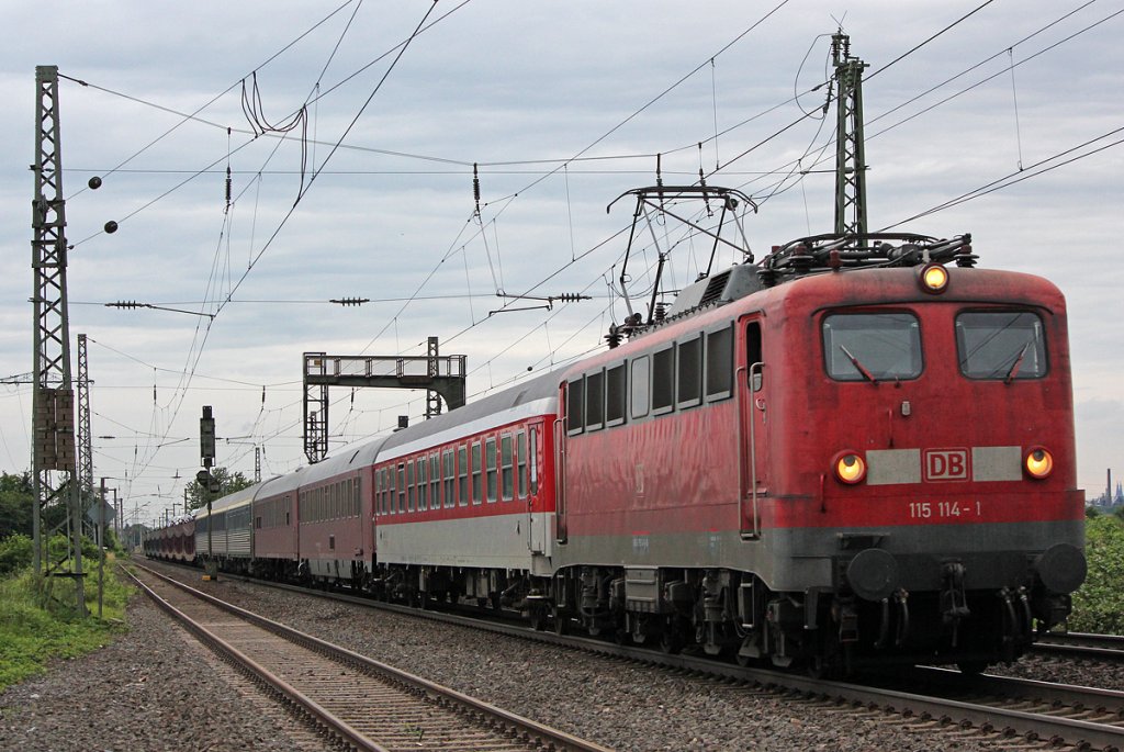 115 114-1 mit Autoslaaptrein in Br�hl am 15.06.2012