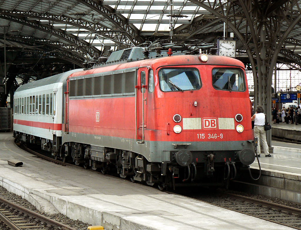 115 346-9 am IC28-63 nach Hamm(Westf.) in K�ln Hbf am 25.06.2010