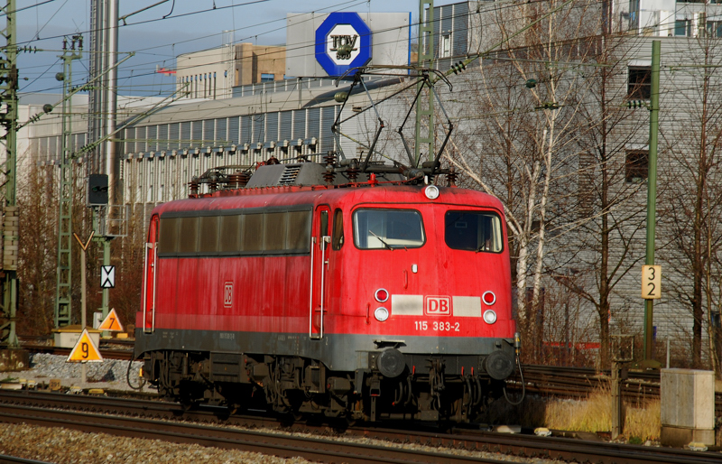 115 383-2, aufgenommen bei einer Solofahrt �ber den Heimeranplatz, am 22.12.12.