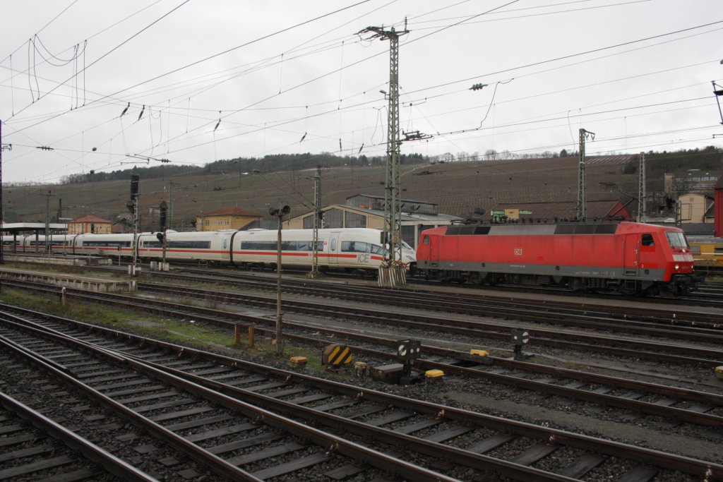 120 103 schleppte einen defekten ICE 3 mit dem Namen Herford in W�rzburg HBF in Richtung M�nchen HBF