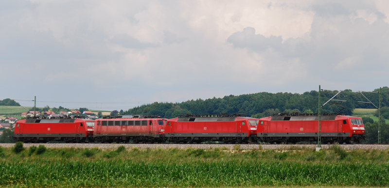 120 105-2 + 120 124-3 + 115 205-7 + 120 154-0, aufgenommen am 21.07.11, kurz nach Burgau.