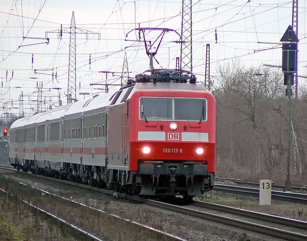 120 113-6 mit einem IC in Ratingen-Lintorf am 19,03,10 !!!