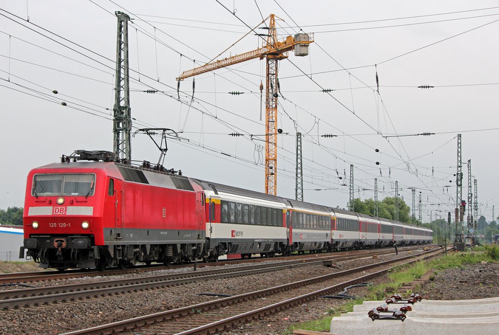 120 120-1 am EC6 in Br�hl am 01.06.2012