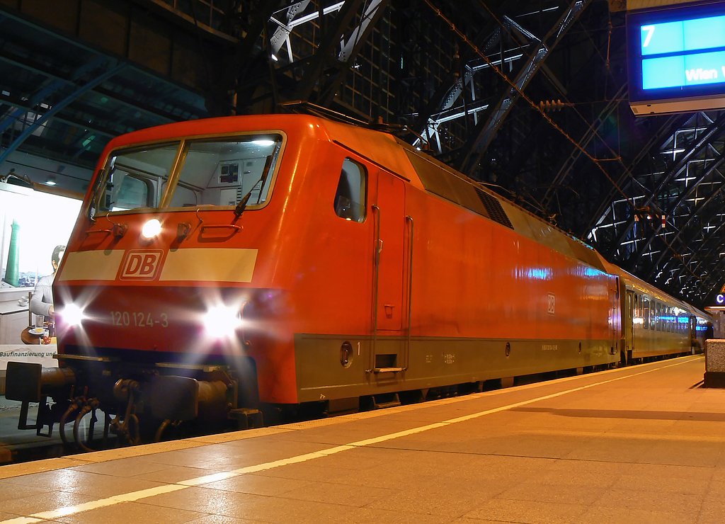 120 124-3 am EN421 nach Wien West Bf. in K�ln Hbf am 19.02.2010