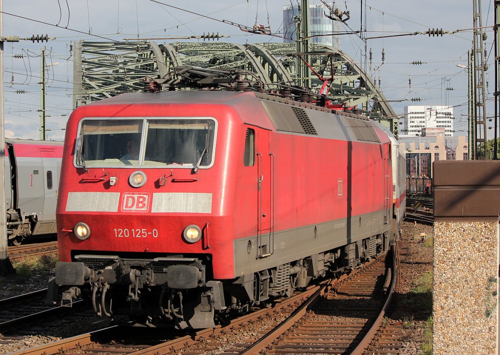 120 125-0 in K�ln Hbf am 18.09.2011