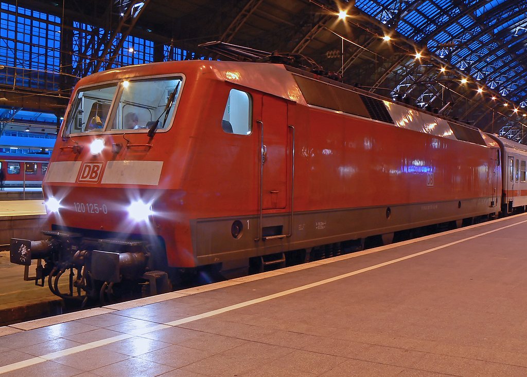 120 125-0 in K�ln Hbf. am 22.01.2010