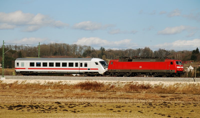120 125 mit nur einem einzigen Steuerwagen am Haken! Aufgenommen am 01.03.10 auf der Strecke Ulm-Augsburg, kurz nach Burgau.