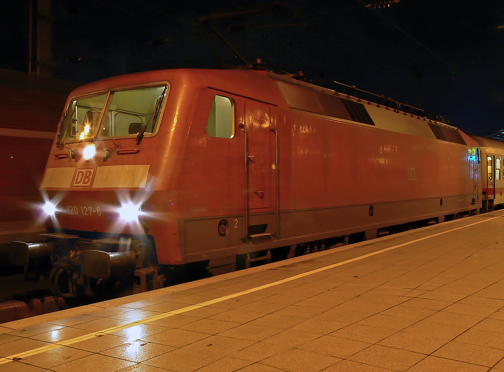 120 127-6 in K�ln Hbf am 07.11.2010