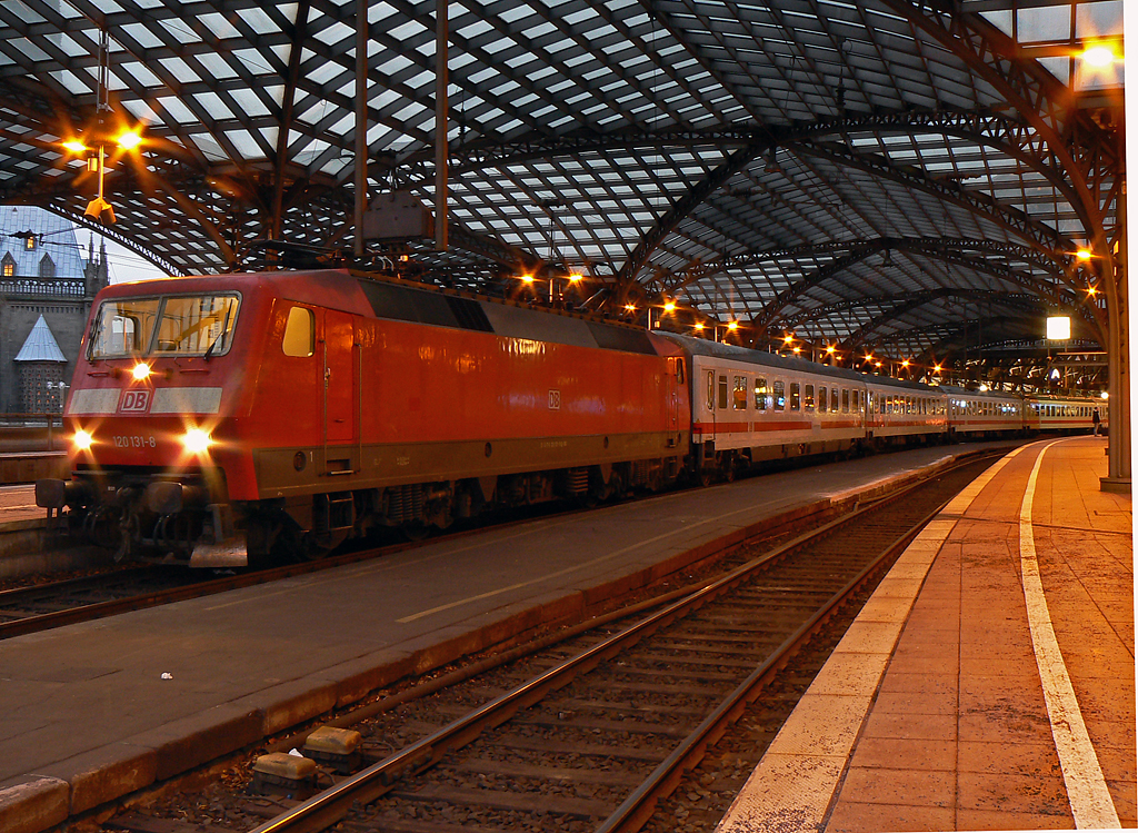 120 131-8 in K�ln Hbf. am 12.12.2010