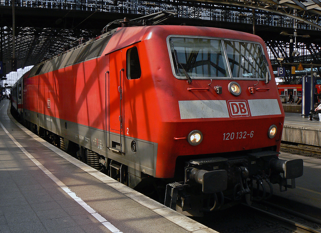 120 132-6 in K�ln Hbf am 27.06.2010