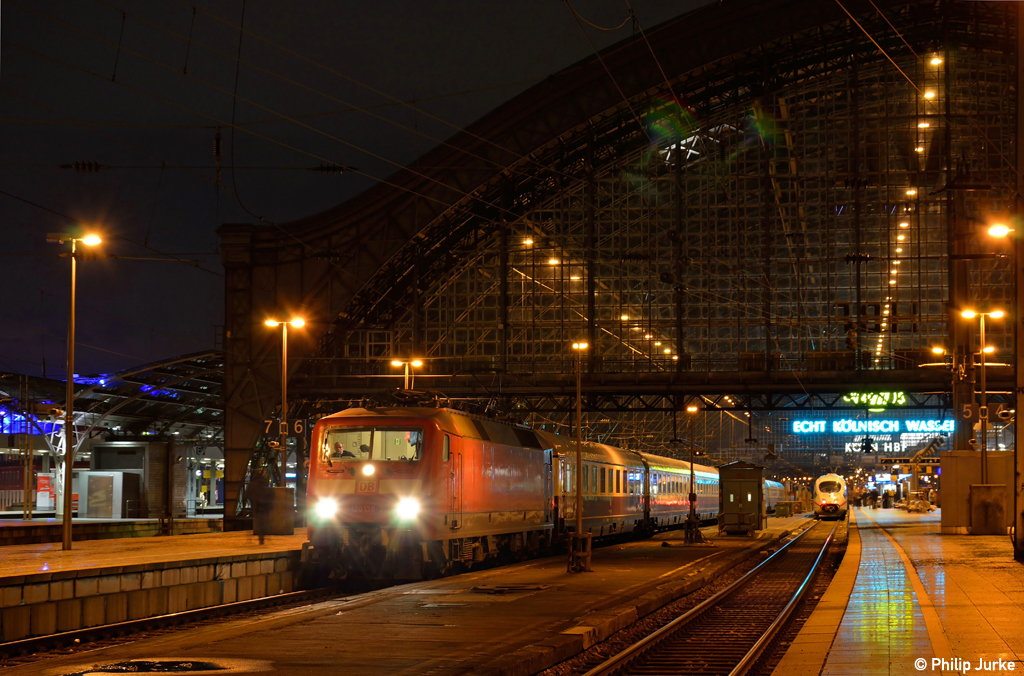 120 138-3 mit dem TEE 9 (Dresden-Koblenz) am 02.01.2013 im K�lner Hauptbahnhof.