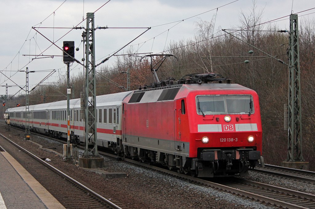 120 138-3 mit IC in K�ln Stammheim am 11.03.2012
