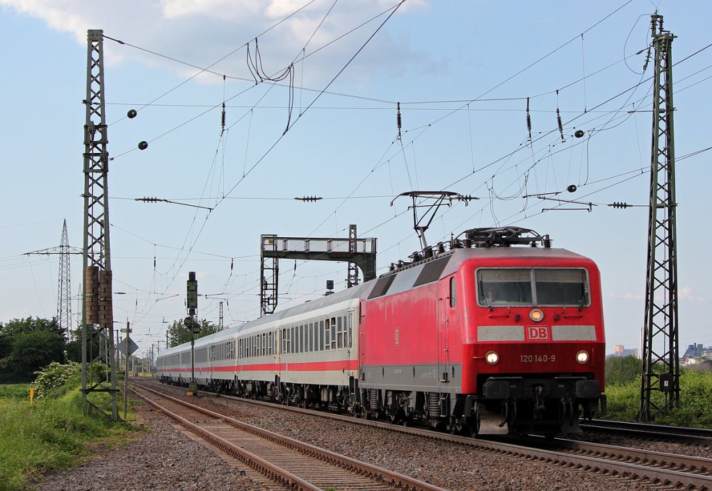 120 140-9 mit IC in Br�hl am 27.05.2012