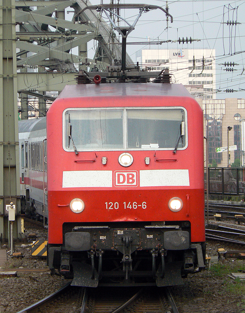 120 146-6 in K�ln Hbf. am 09.05.2010
