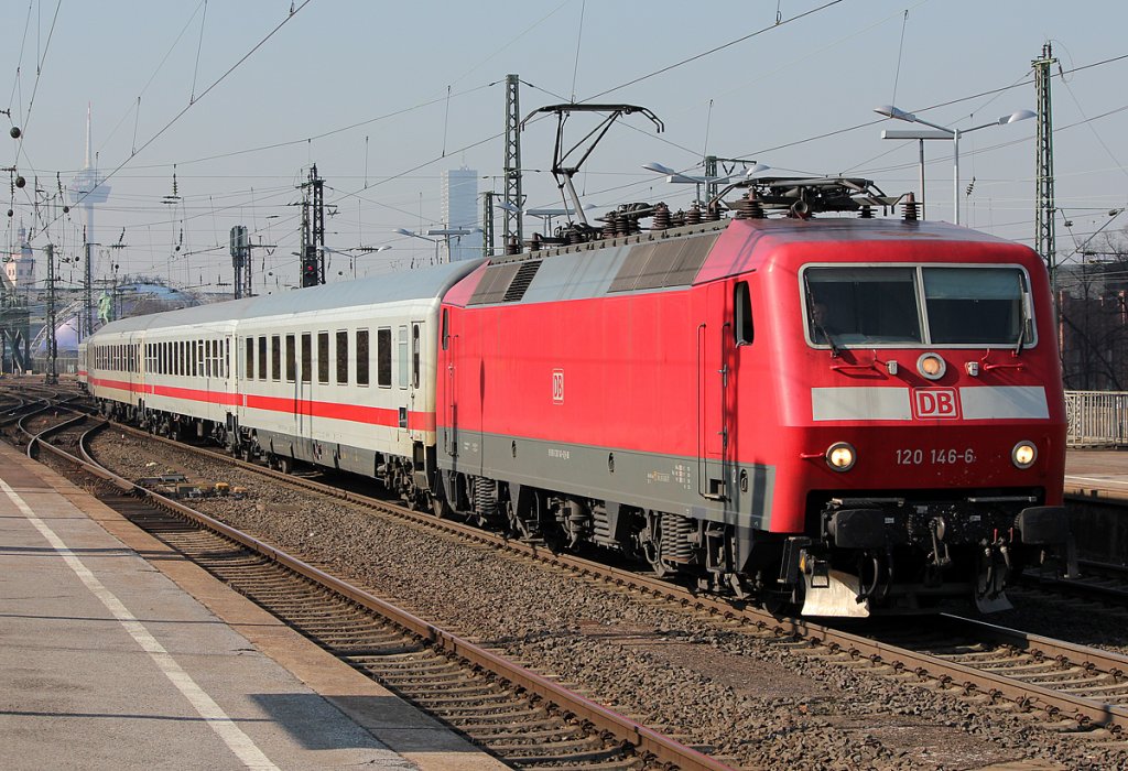 120 146-6 mit IC am 04.03.2011 in K�ln Messe/Deutz 
