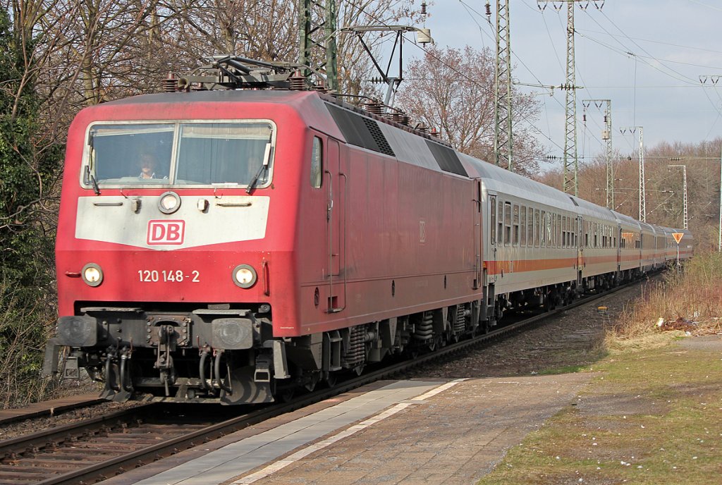 120 148-2 mit IC in K�ln West am 11.03.2011