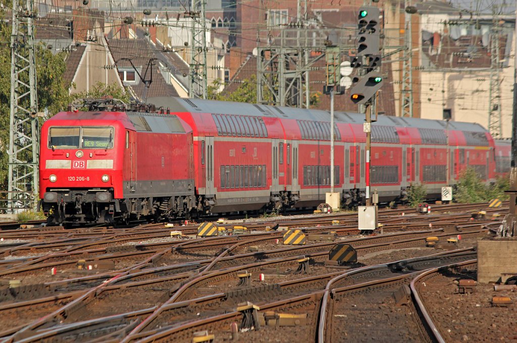 120 206-8 am RE9 in K�ln Hbf am 16.09.2011