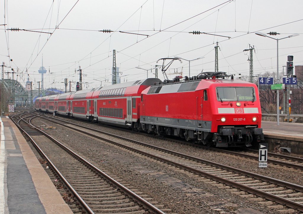120 207-6 am RE9 nach Siegen in K�ln Messe/Deutz am 23.03.2013