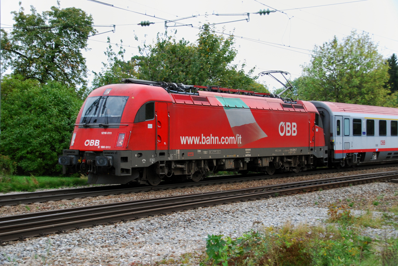 1216 011-7, aufgenommen am 29.09.12, in A�ling.