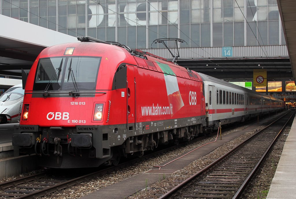 1216 013 in M�nchen Hbf am 01.08.2011