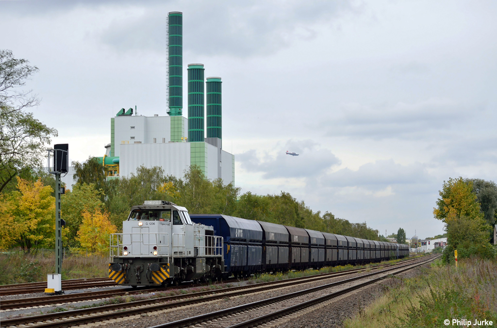 1276 044-5 am 14.10.2012 in Duisburg-Wanheim.