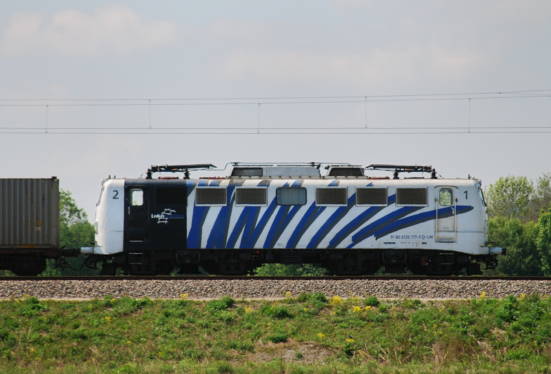 139 177-0, hing kalt an einem Ewals-Ganzzug. Aufgenommen am 04.05.11, kurz nach Burgau.