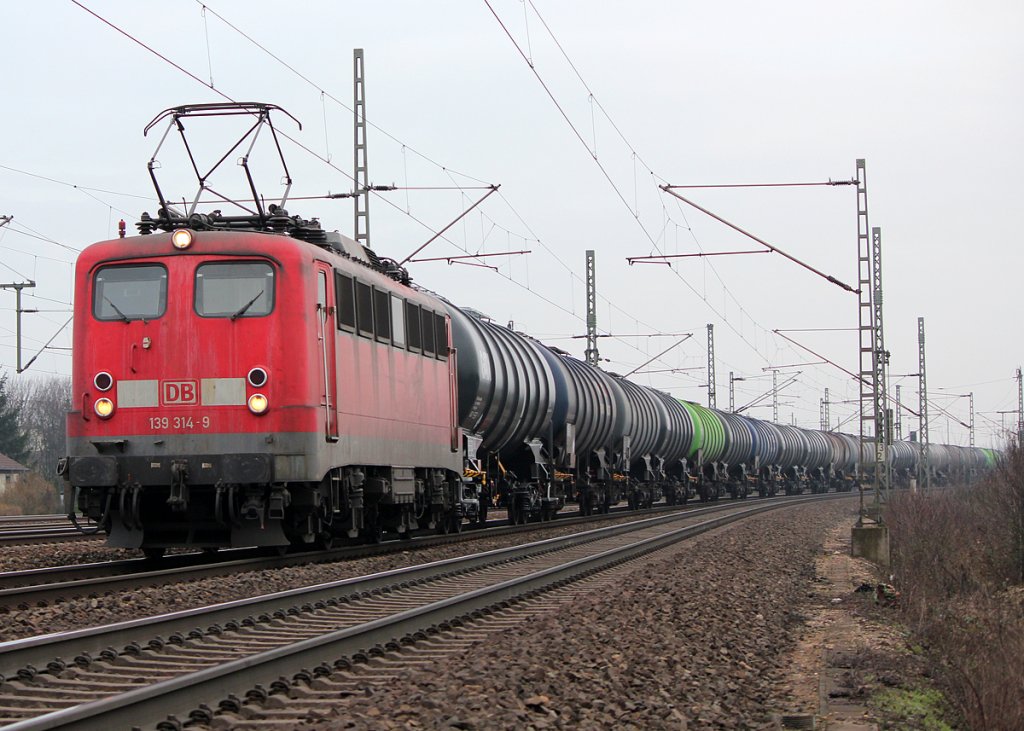 139 314-9 mit Kesselzug hinter Porz Wahn am 25.02.2011