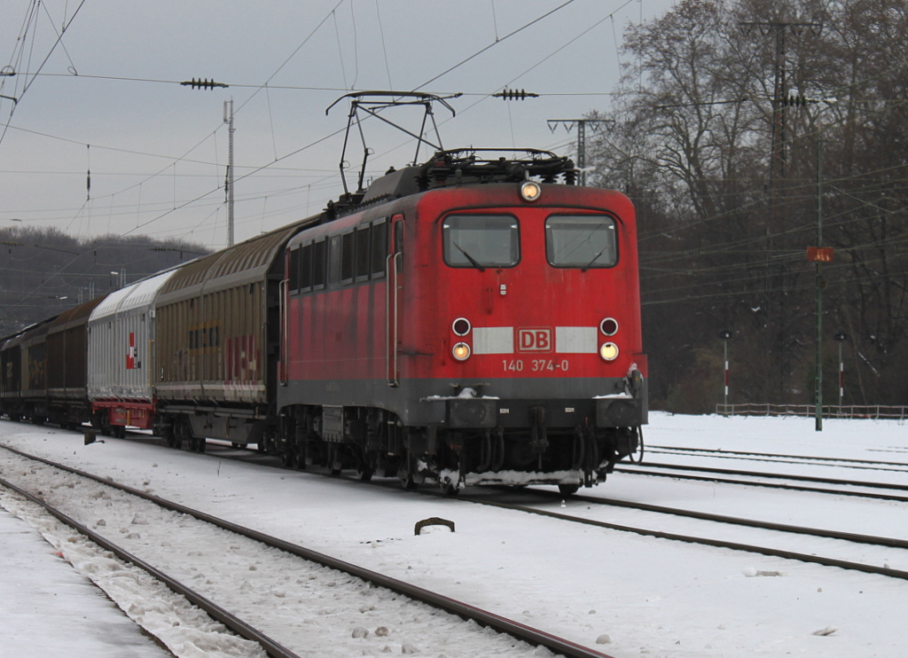 140 370-0 mit G�terzug in K�ln-West am 28.12.2010