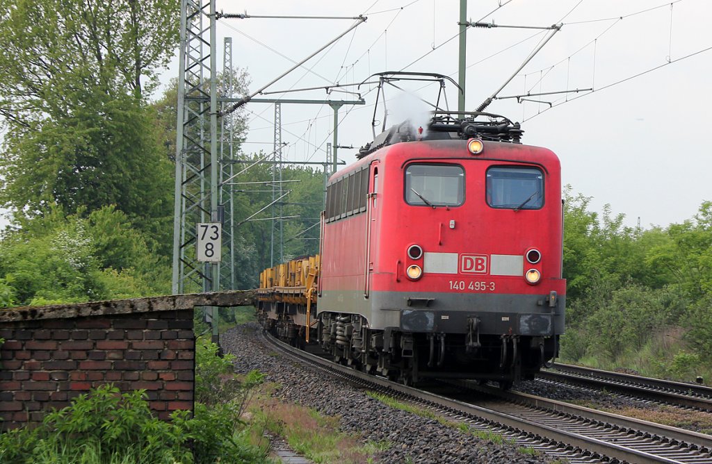 140 495-3 mit Pfiff in Porz Wahn am 28.04.2011 , gru� an den Tf !