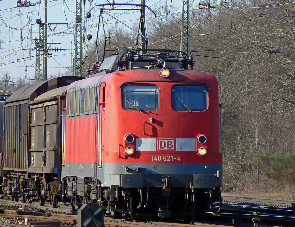 140 621-4 bei der Einfahrt in den Gbf K�ln Gremberg am 18.02.2010