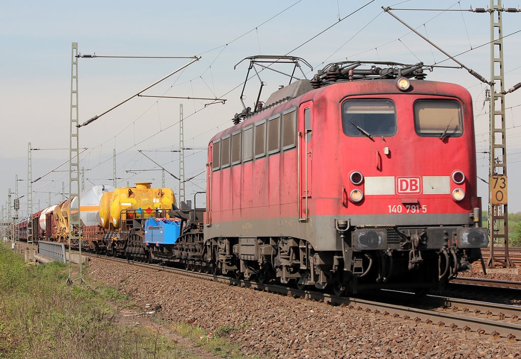 140 791-5 hinter Porz(Rhein) am 07.04.2011