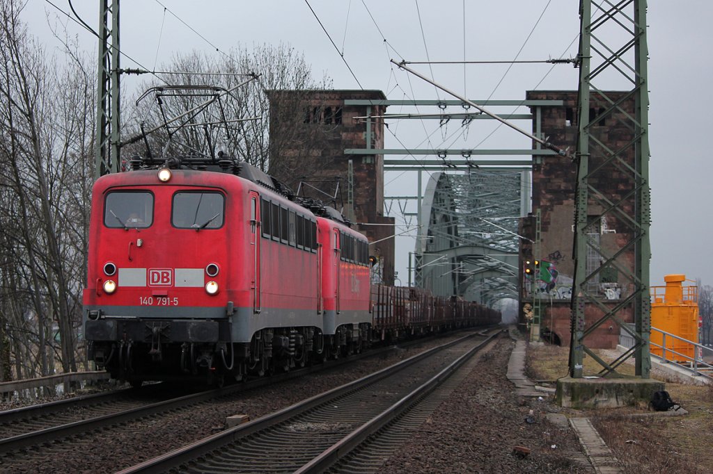140 791-5 mit 140 xxx-x kommt von der K�lner S�dbr�cke am 28.02.2012 ; inkl. Gegenfoto ;-) 