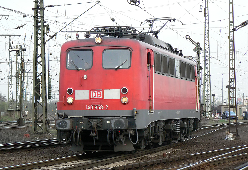 140 858-2 in Gremberg am 07.04.2010