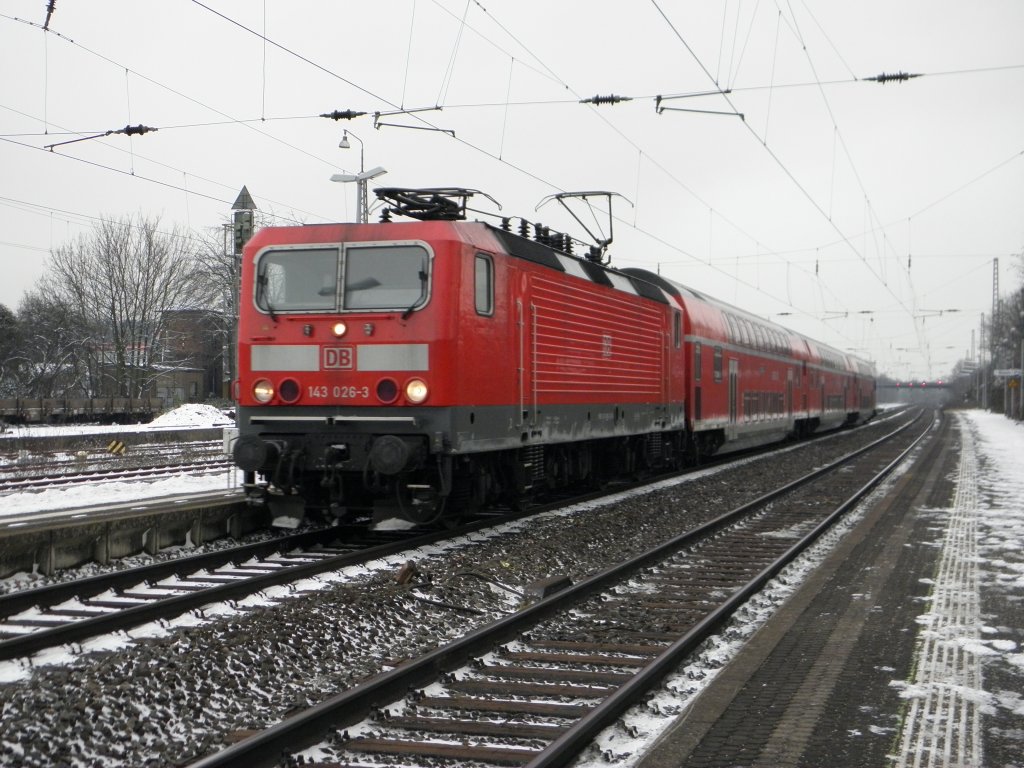 143 026-3 mit dem RB27 in Beuel am 14.12.10