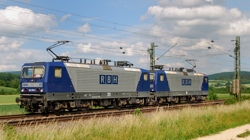 143 079-2, RBH, + 143 084-2, RBH, aufgenommen bei einer Solofahrt am 21.06.12, bei Treuchtlingen.