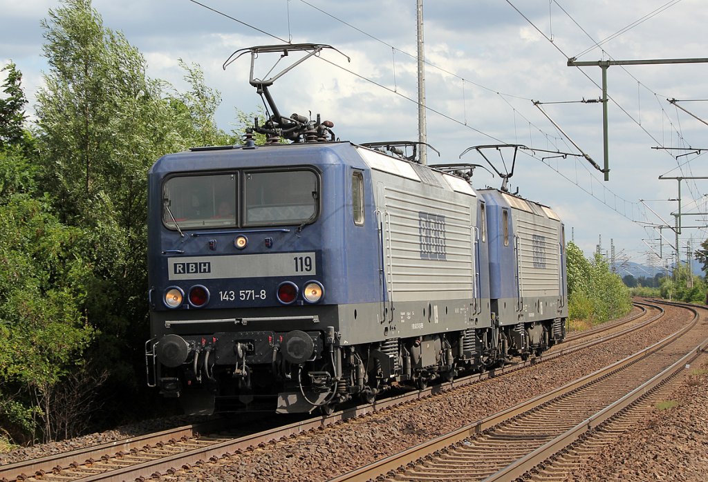 143 571-8 mit 143 xxx-x in Porz Wahn am 08.07.2011