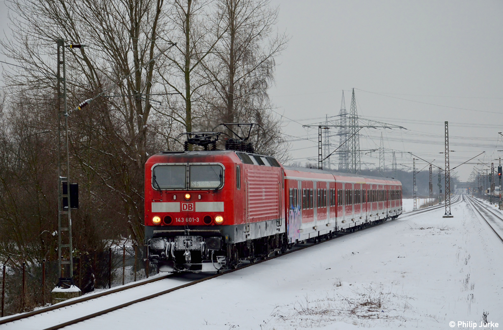 143 601-3 mit der S6 (Essen Hbf - K�ln-Nippes) am 20.01.2013 in Langenfeld-Berghausen.