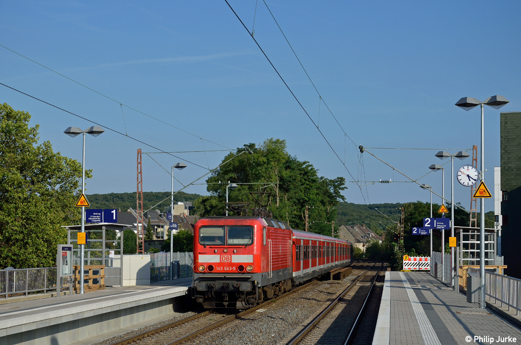 143 643-5 mit der S6 nach K�ln-Nippes am 16.09.2012 in D�sseldorf-Rath Mitte.