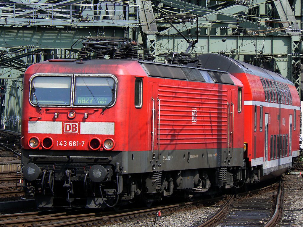 143 661-7 am RB27 aus Koblenz bei der Einfahrt in K�ln Hbf am 13.06.2010