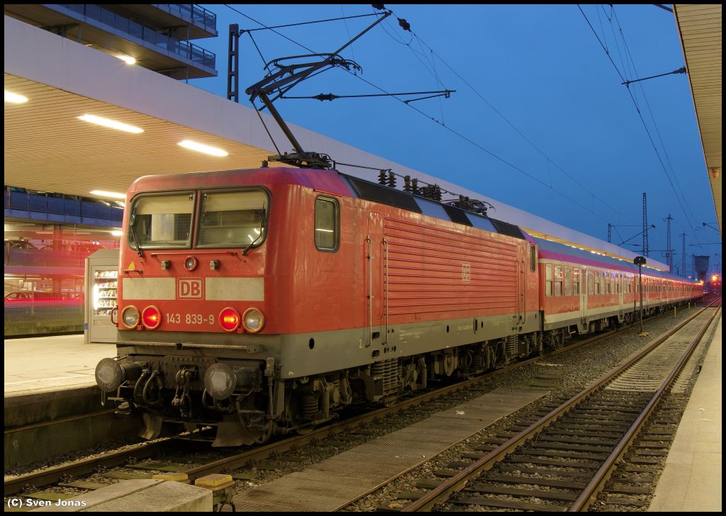 143 839-9 (DB Regio) in Hamburg-Altona am 28.12.2012.  