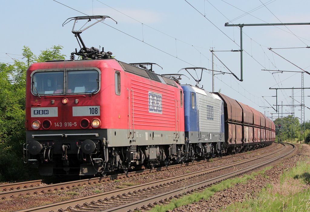 143 916-5 mit 143 079 der RBH in Porz Wahn am 03.06.2011