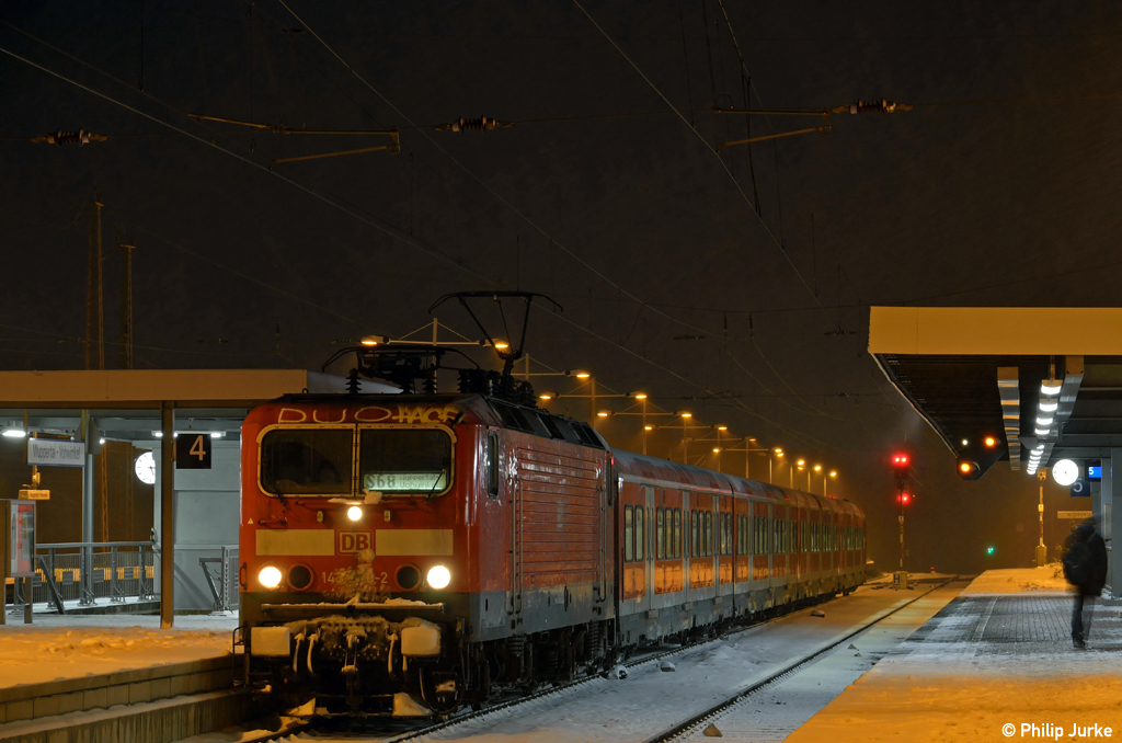 143 970-2 mit der S68 von Langenfeld am 07.12.2012 in Wuppertal-Vohwinkel.