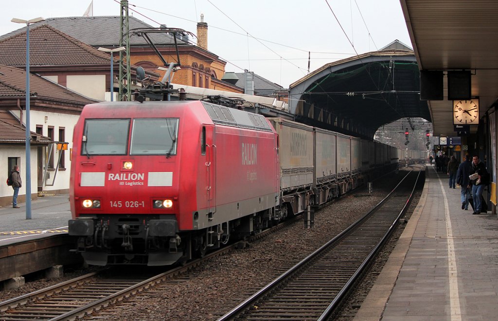 145 026-1 am  Ambrogio  bei der Durchfahrt in Bonn Hbf am 10.02.2011