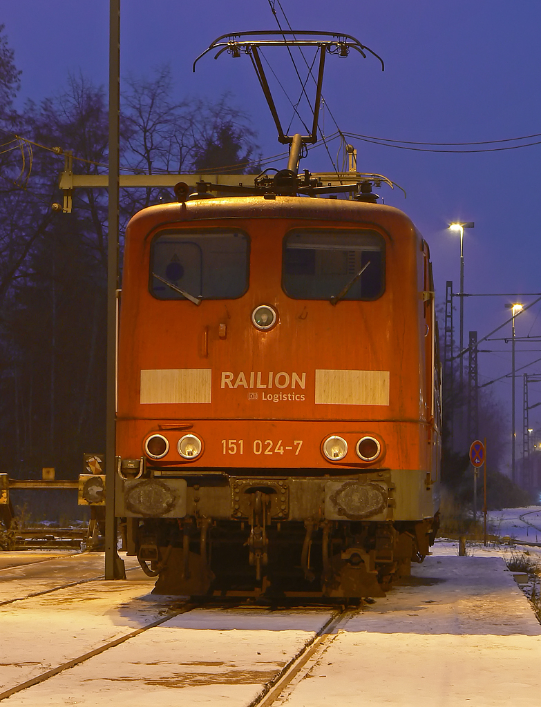 151 024-7 in Gremberg am 04.12.2010
