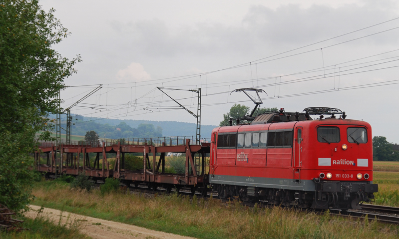 151 033-8, aufgenommen am 31.08.12, bei Treuchtlingen.
