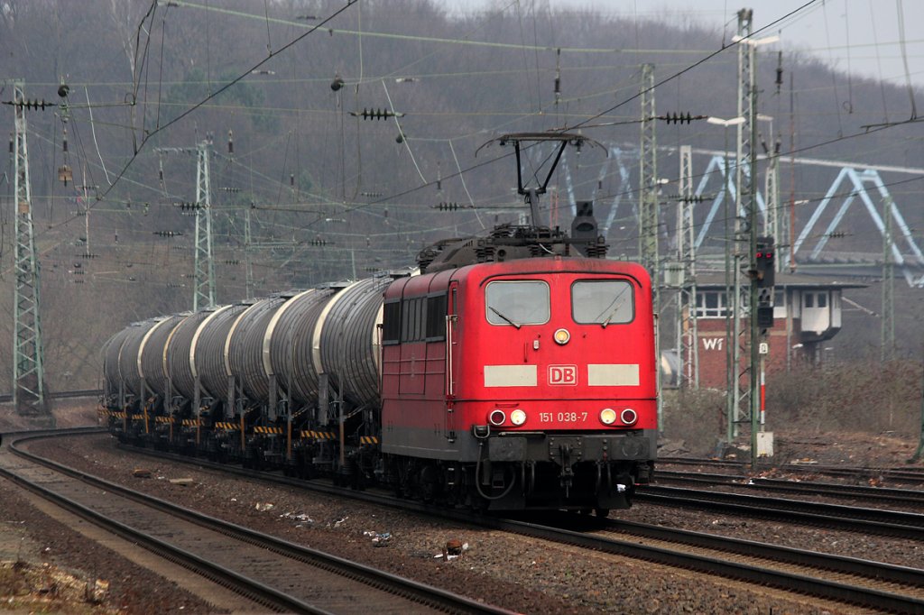 151 038-7 mit KeWa in K�ln West am 17.03.2012