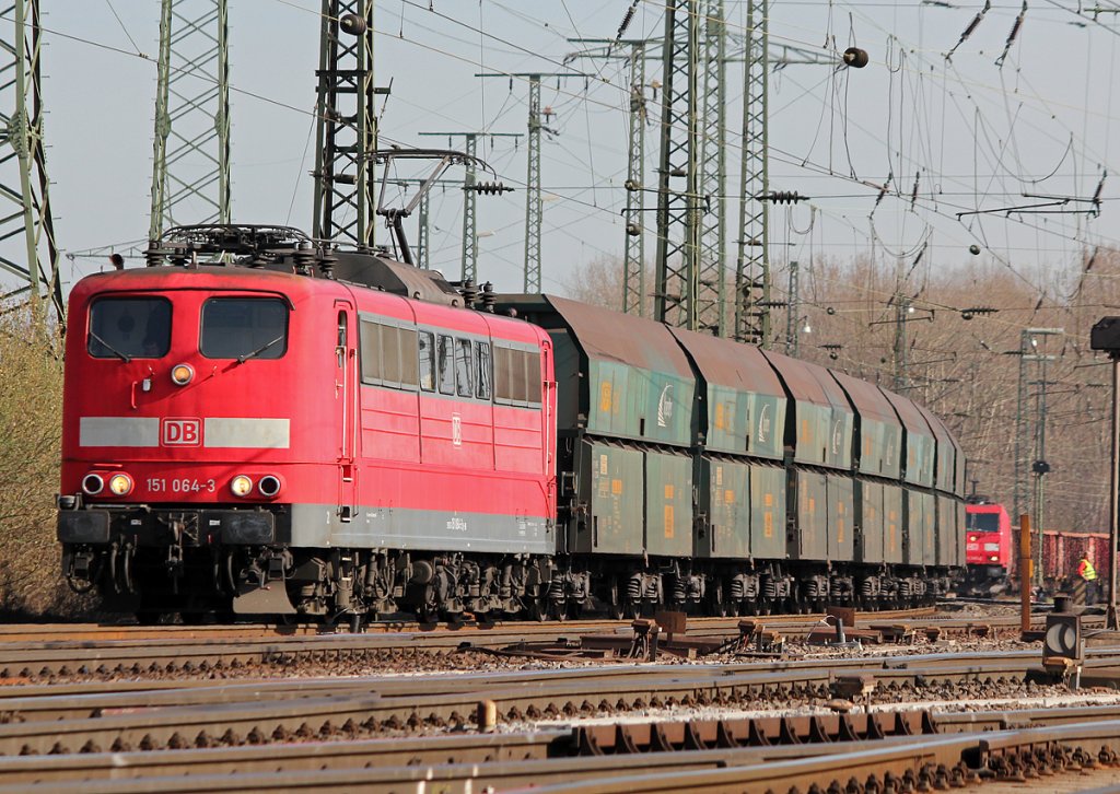151 064-3 in Gremberg am 24.03.2011 
