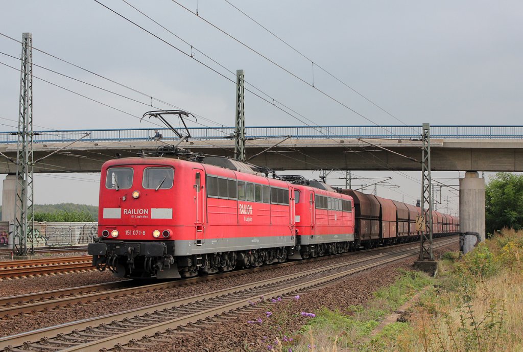 151 071-8 mit 151 xxx-x bei Porz(Rhein) am 03.09.2012