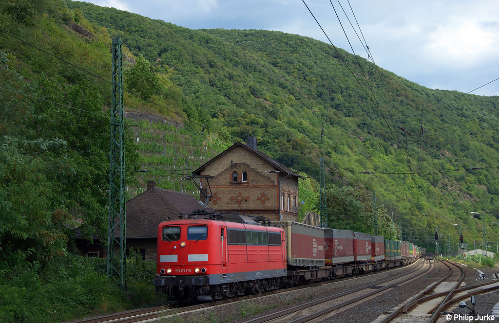 151 077-4 am 23.07.2011 in Kaub.