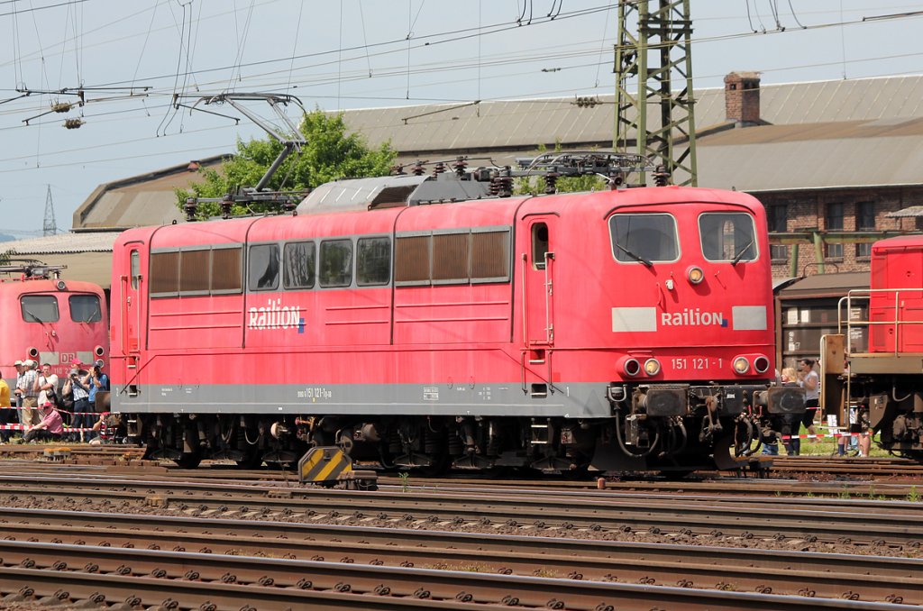 151 121-1 in Koblenz L�tzel am 08.06.2013
